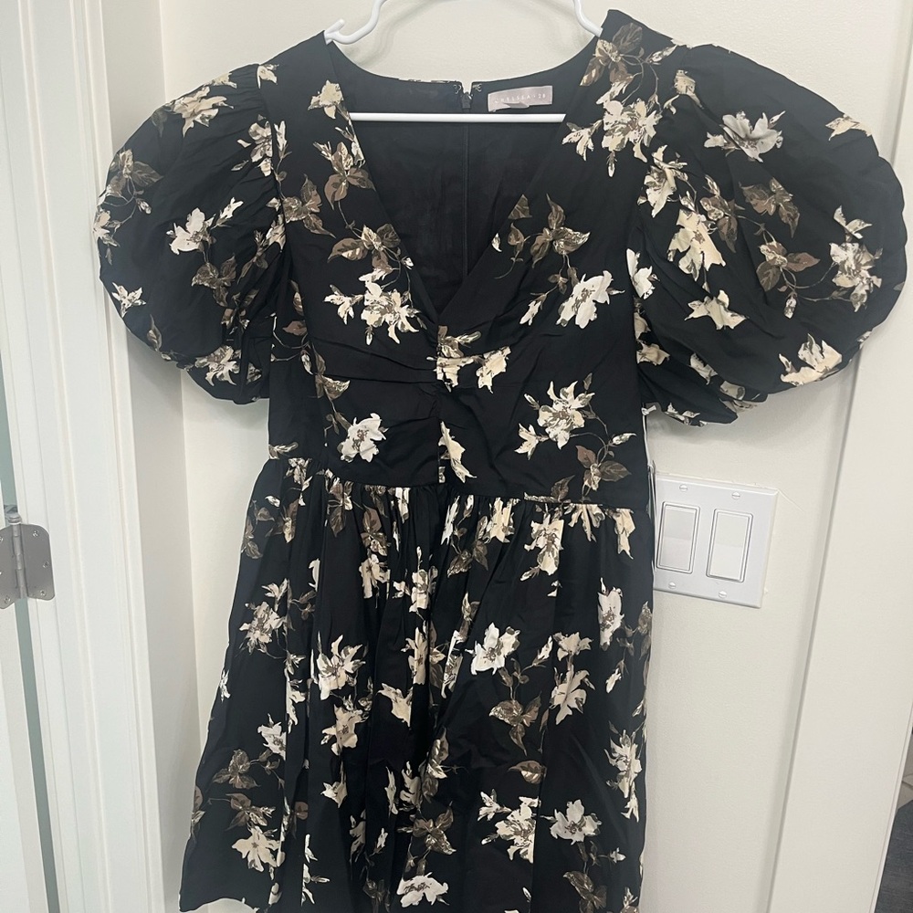 Women’s Floral Puff Sleeve mini Dress